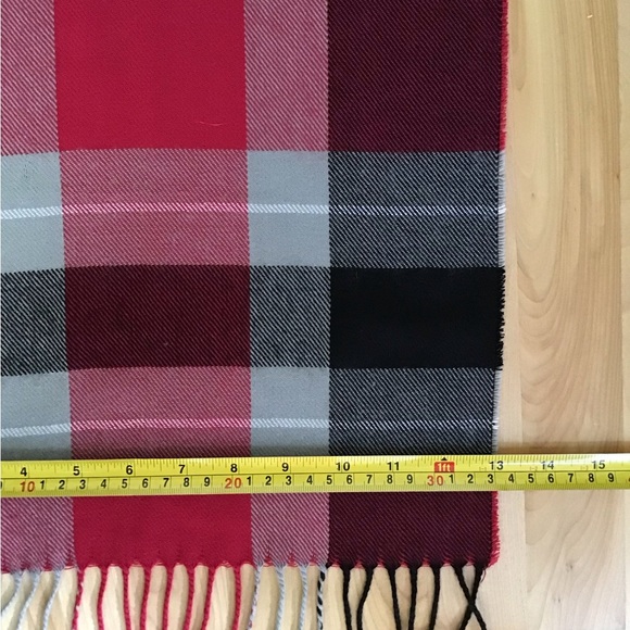 Scarf & Gloves - Picture 3 of 4